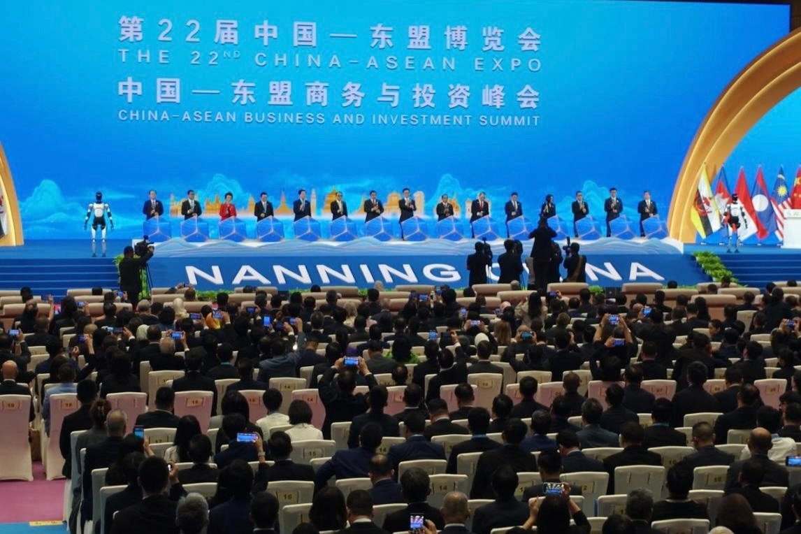 智元机器人闪耀中国-东盟博览会，以具身智能助力国际盛会